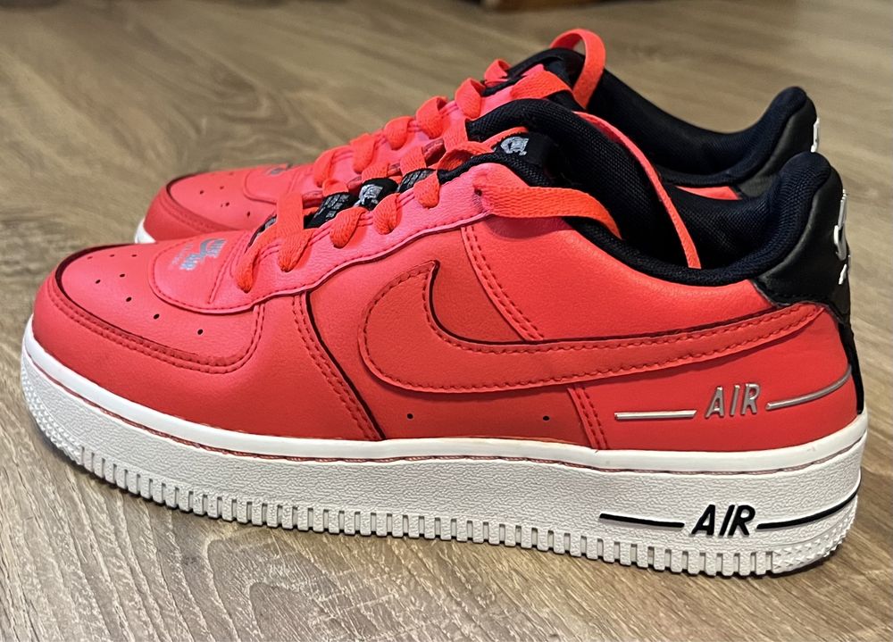 Nike Air Force 1 LV8 Laser Crimson