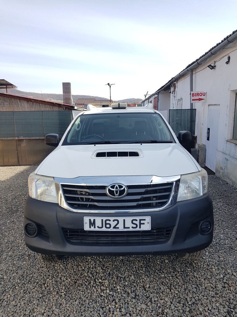 Dezmembrez Toyota Hilux 3.0 D-4D, 2.5