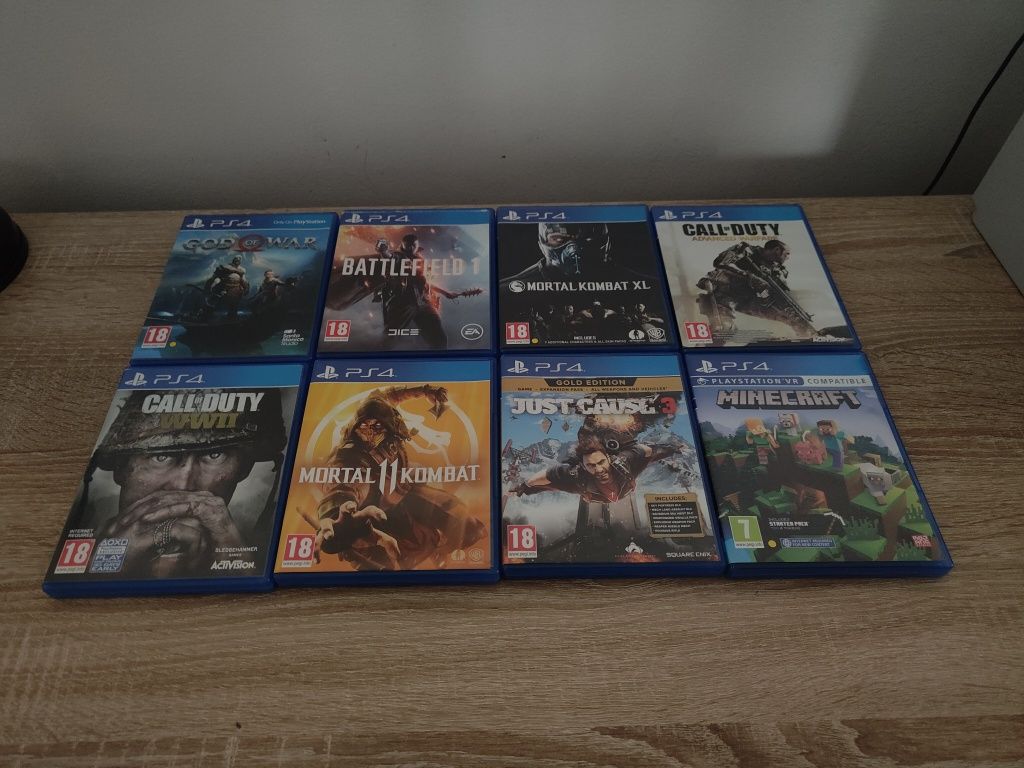 PS4 slim 1TB plus jocuri și 3 manete