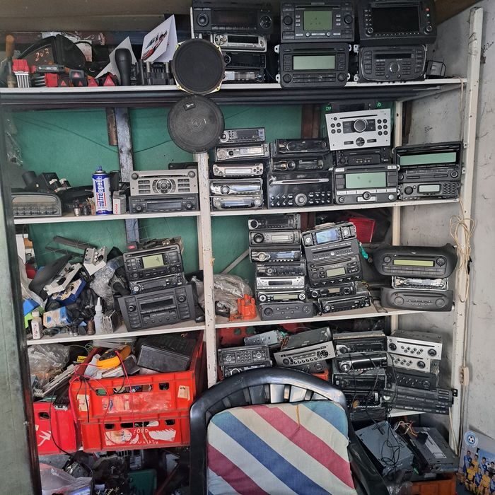 Авто CD и касетофони Оригинални,панели и Задни Тела,букси,