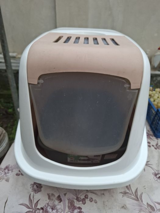 Закрита котешка тоалетна