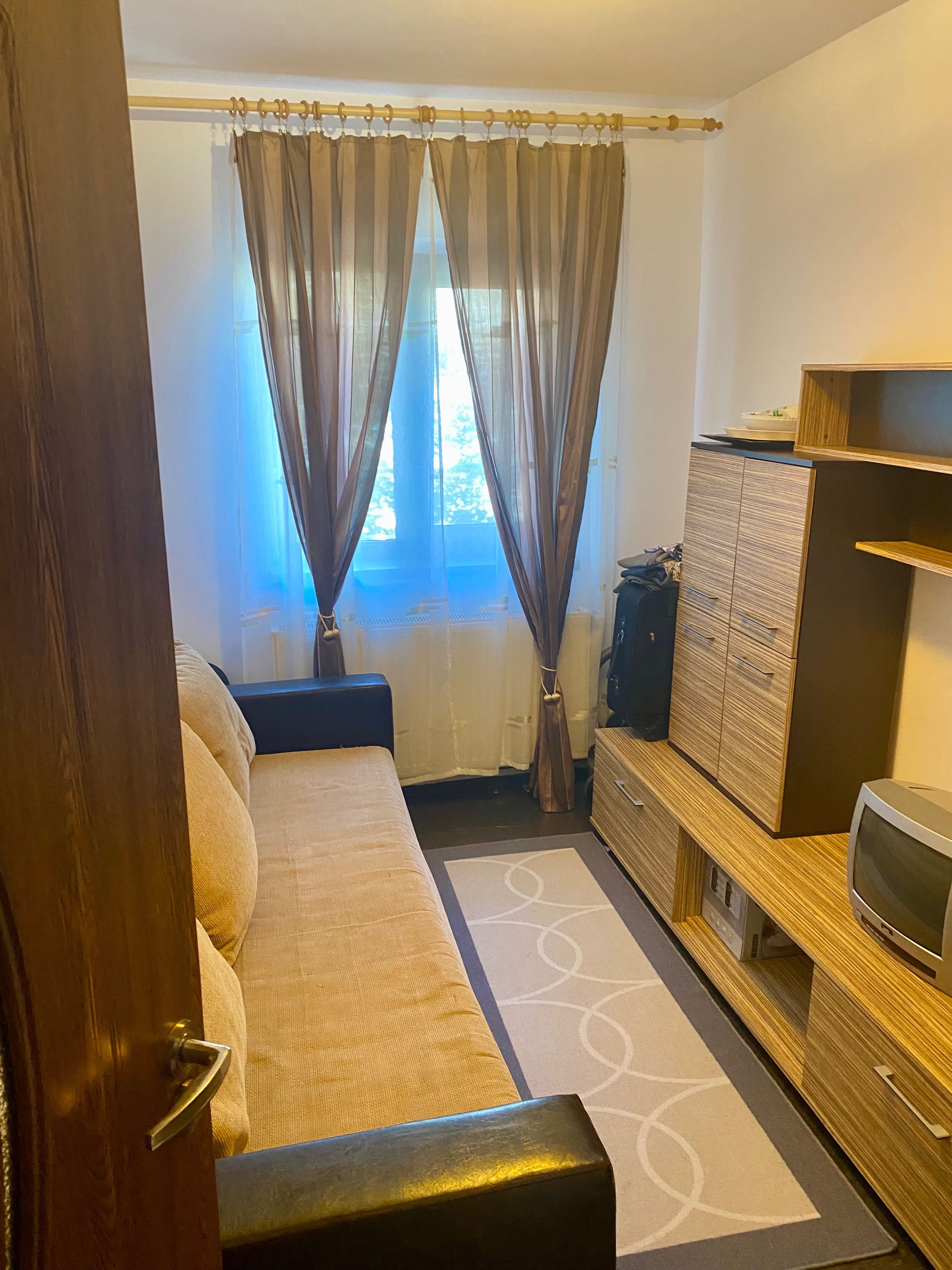 Proprietar închiriez apartament 3 camere