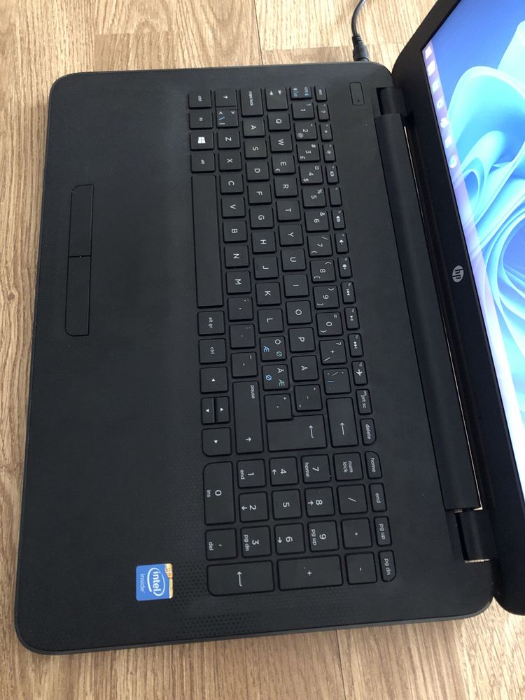 Laptop HP Slim Display 15,6 Led,8gb ram,500gb hard cu incarcator