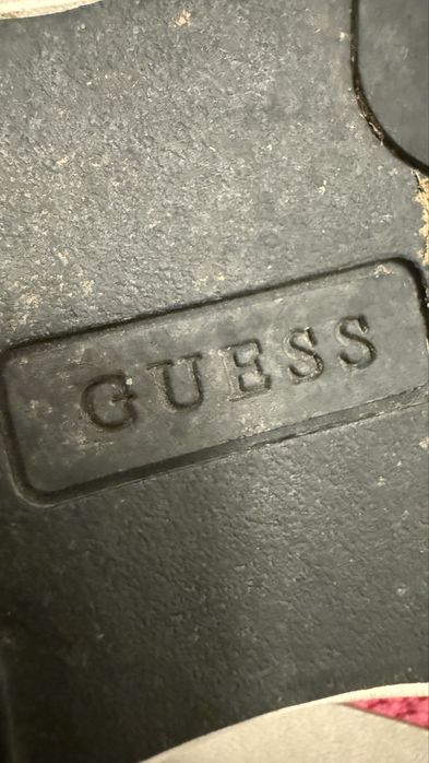Сникърси Guess ,розови
