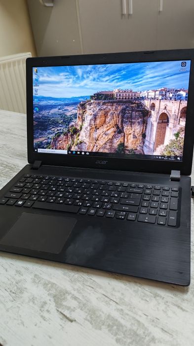 Лаптоп Acer с нов Windows 10 pro