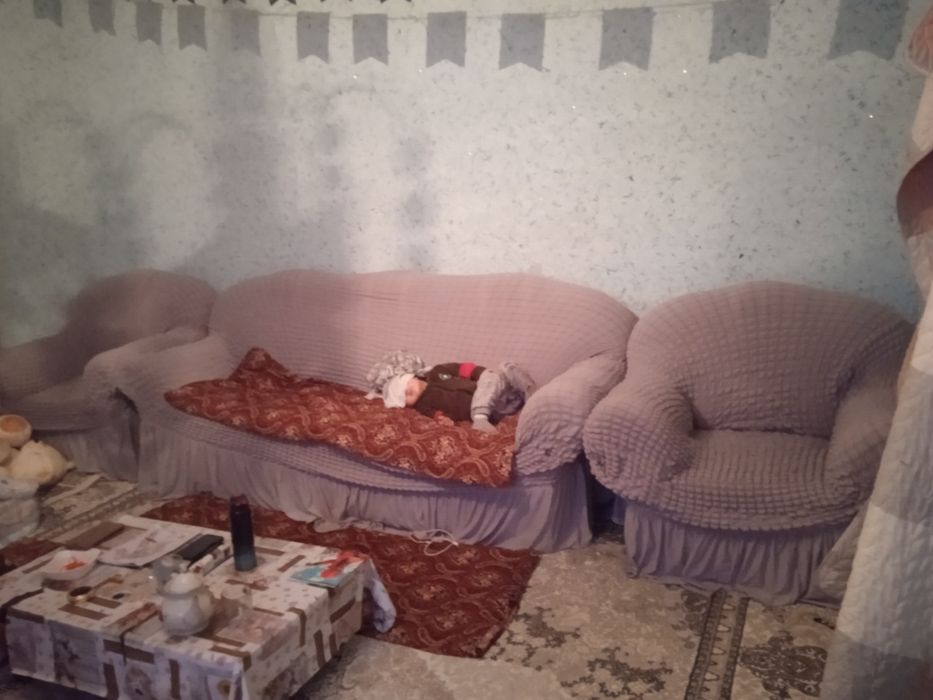 Divan koʻchayotganimiz tufayli zudlik bilan sotiladi .