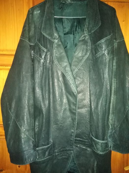 Vand haina de dama din piele