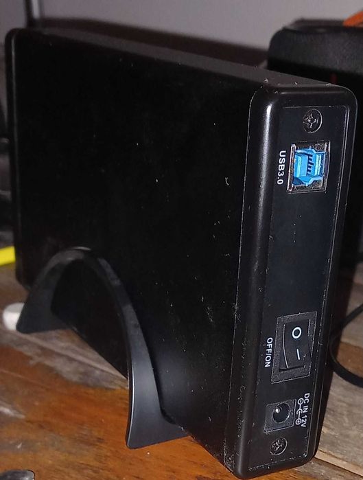 casetă-adaptor extern harddisk