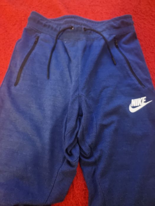 Vând pantaloni trening Nike
