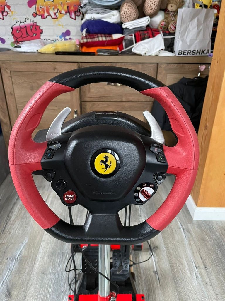 Volan ferrari xbox one + suport
700 lei