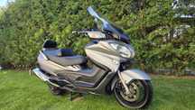 Suzuki Burgman 650, maxiscuter  (Honda Forza, Yamaha TMax, Kimko)