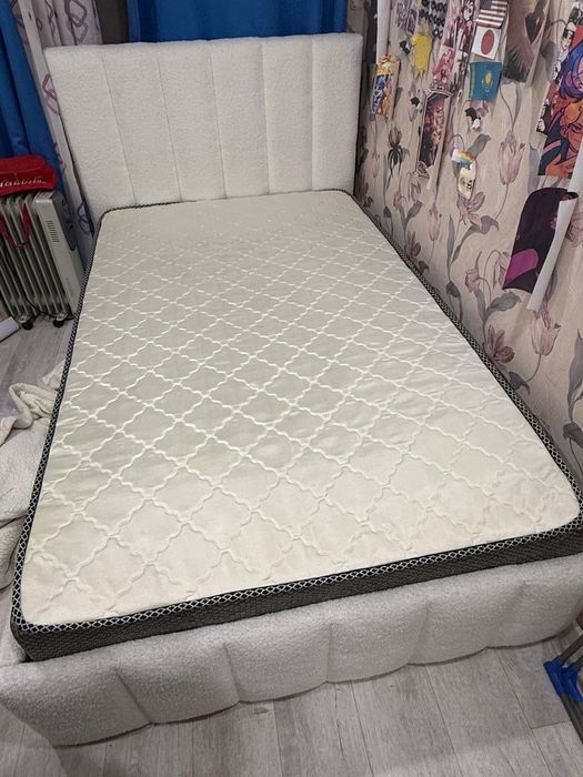 Продам матрас , размер 120*200 , без пятен и запахов . НЕ ОРТОПЕДИЧЕСК