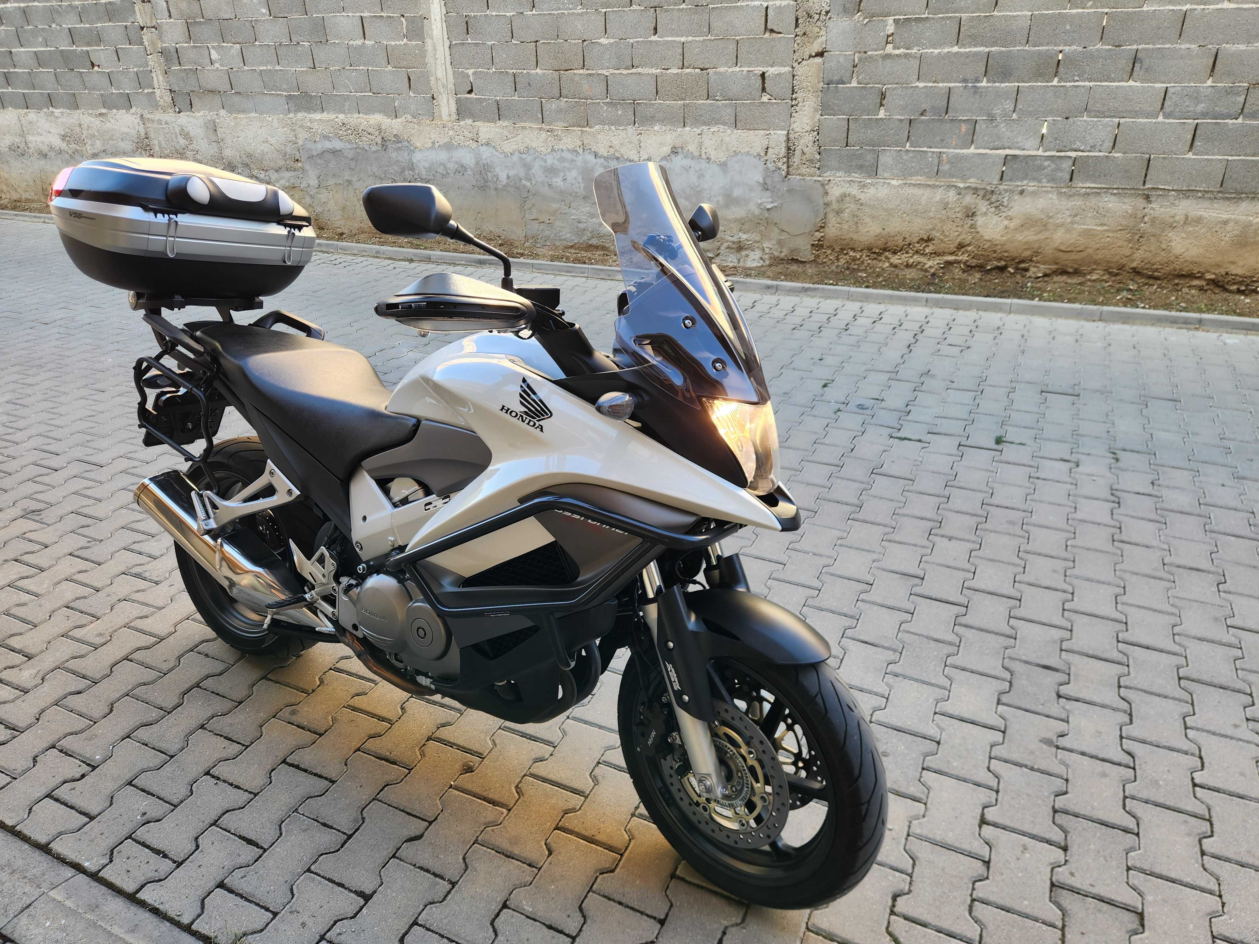 Продавам Honda Crossrunner  800куб. 2011г.
