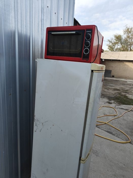 Холодильник  бу мотор работает