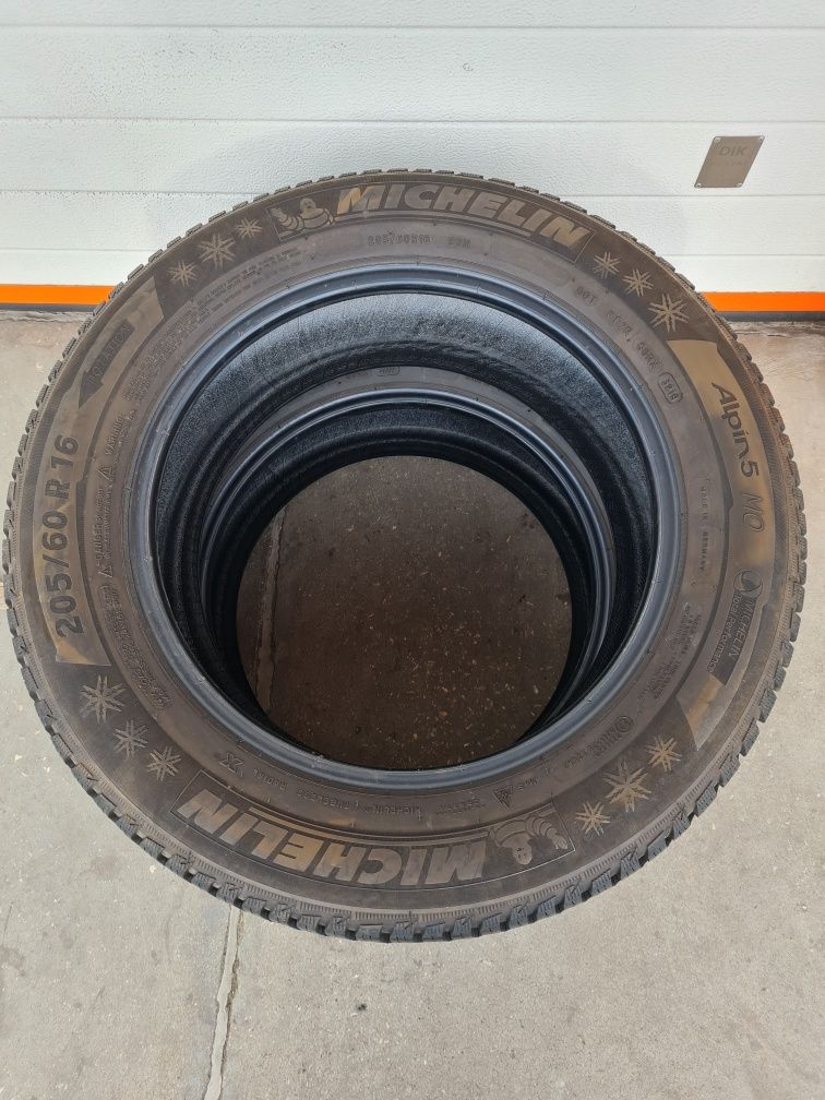 Зимни гуми 2 броя MICHELIN Alpin5 205 60 R16 дот 3219