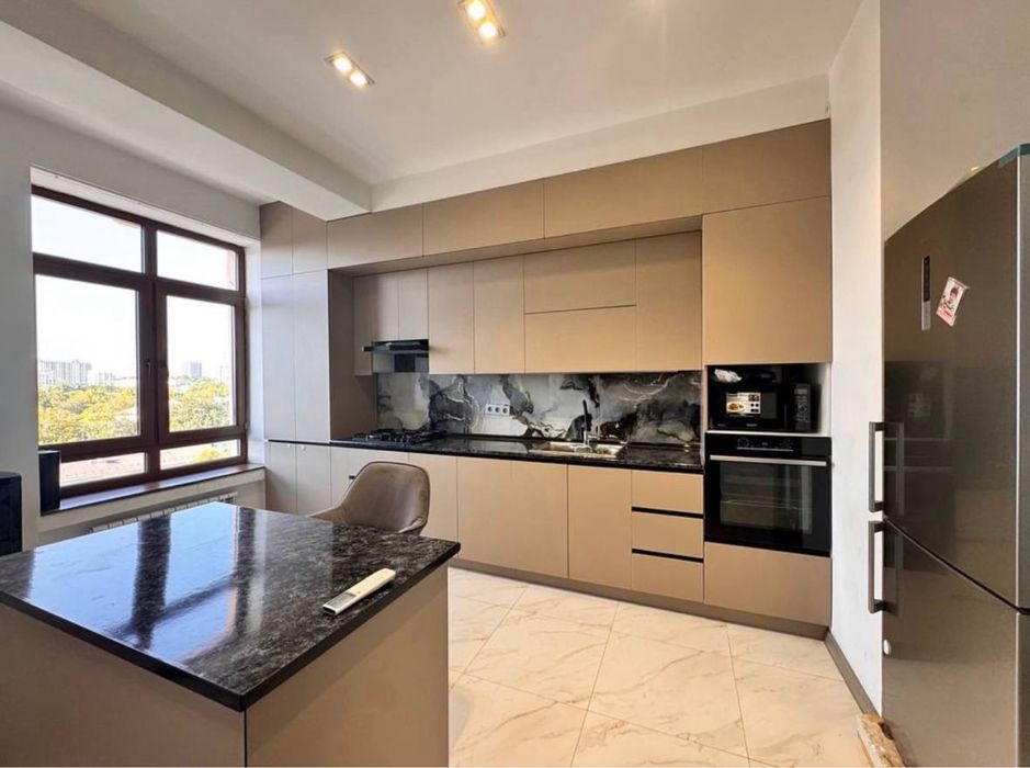 Продается 4 ком. квартира в жк Parisien