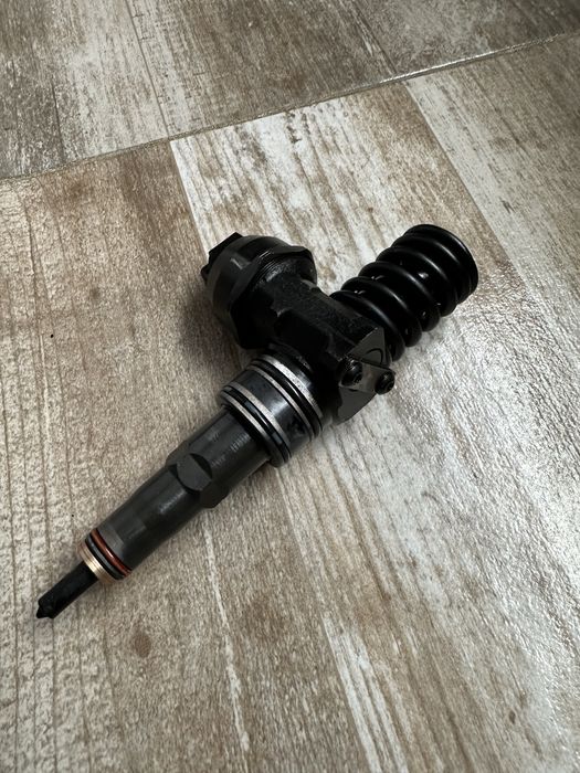 Injector/Injectoare CM 041472037 Audi A4 A6 B6 C6 Golf 5 Touran Passat