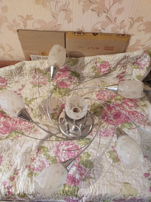 Продам люстра  шести рожковая