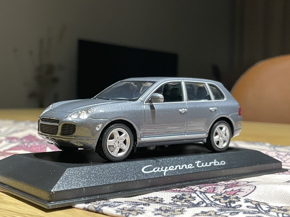 1:43 Porsche Cayenne Turbo - Minichamps