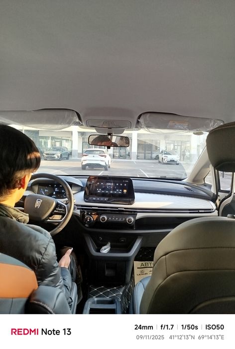 Bestune oilaviy yangi avtomobil