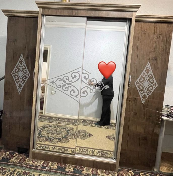 Шкаф , продаю потому что срочно нужны деньги.