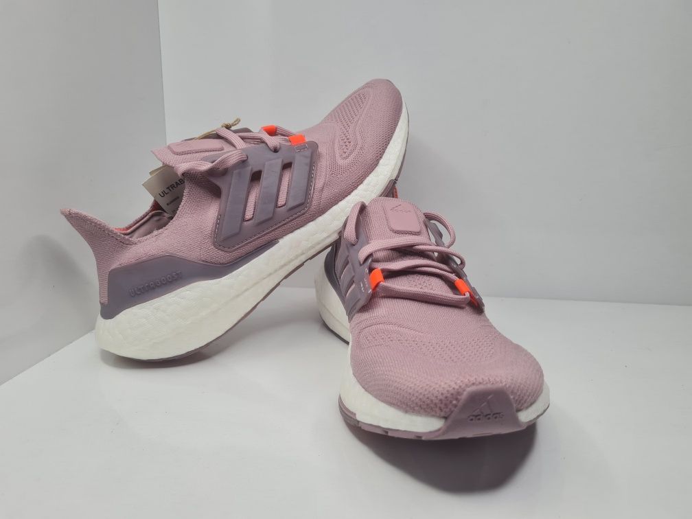 Маратонки Adidas Ultraboost 21

Чисто нови с етикети без кутия.

Разме