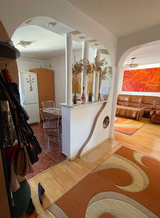 Apartament 4 camere Piata Mica Tg-jiu