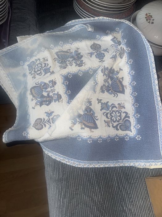 Tapiserie  fata de masa tesuta manual si groasa 145 cm / 145 cm