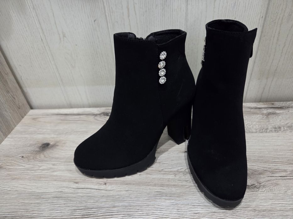 Дамски черни боти