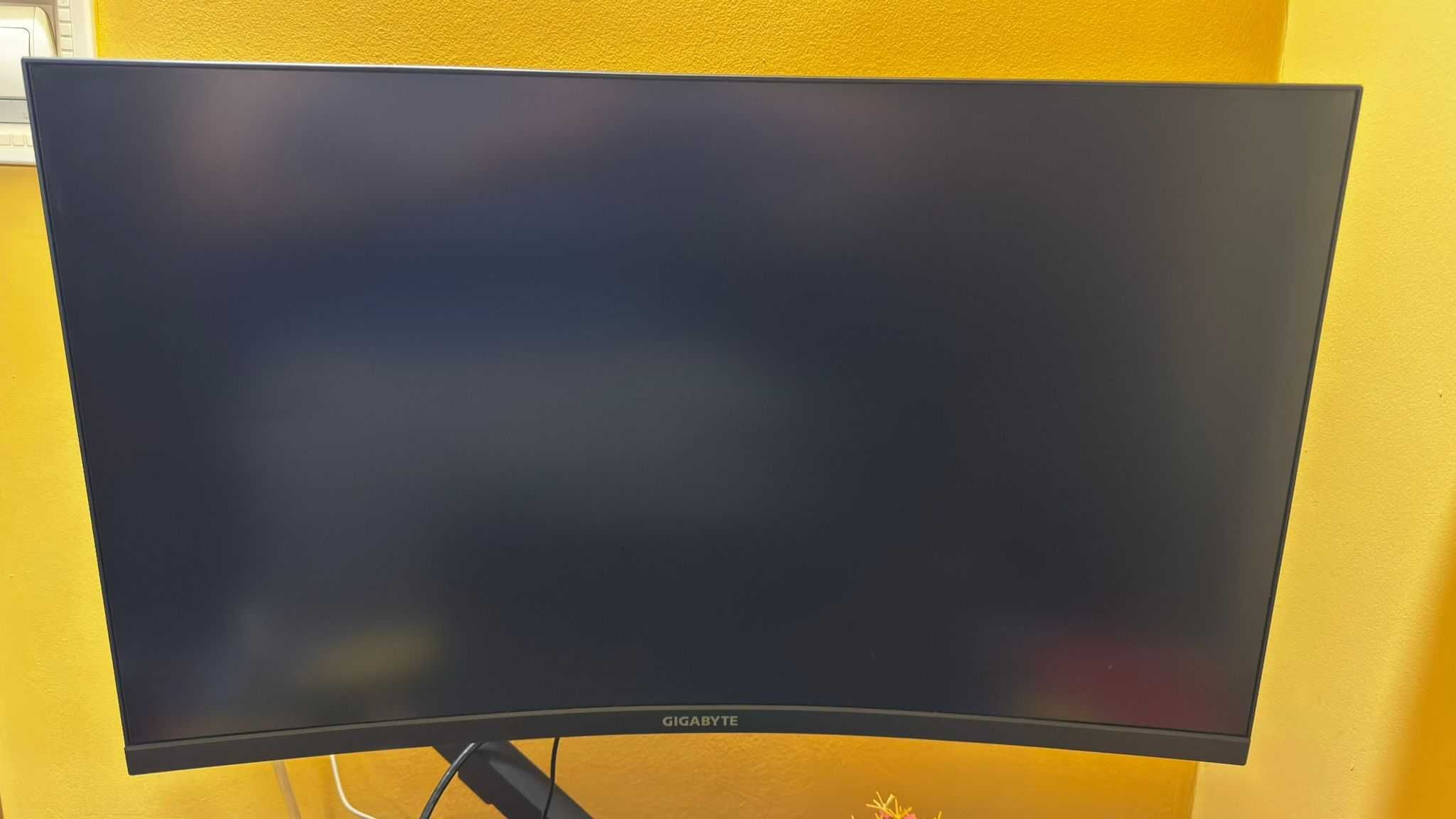 Pachet Monitor Gigabyte G32QC + Suport Serioux – QHD 165 Hz