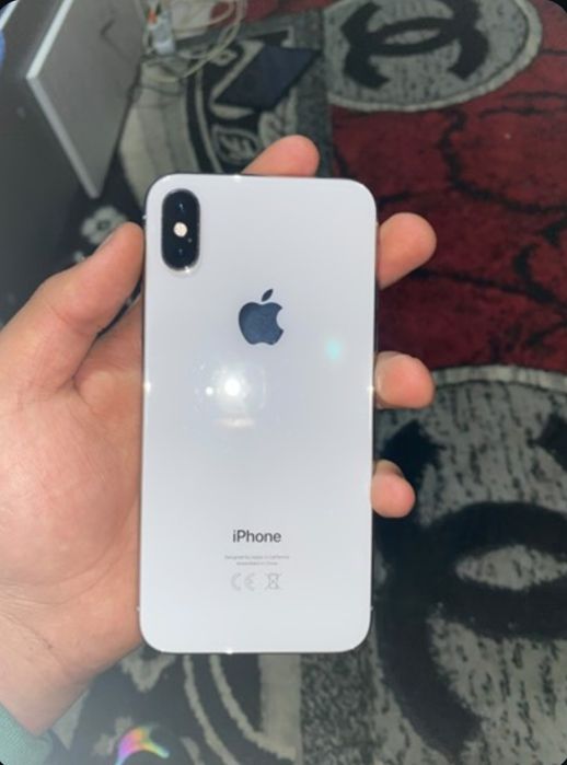 Vând IPHONE XS pentru piese