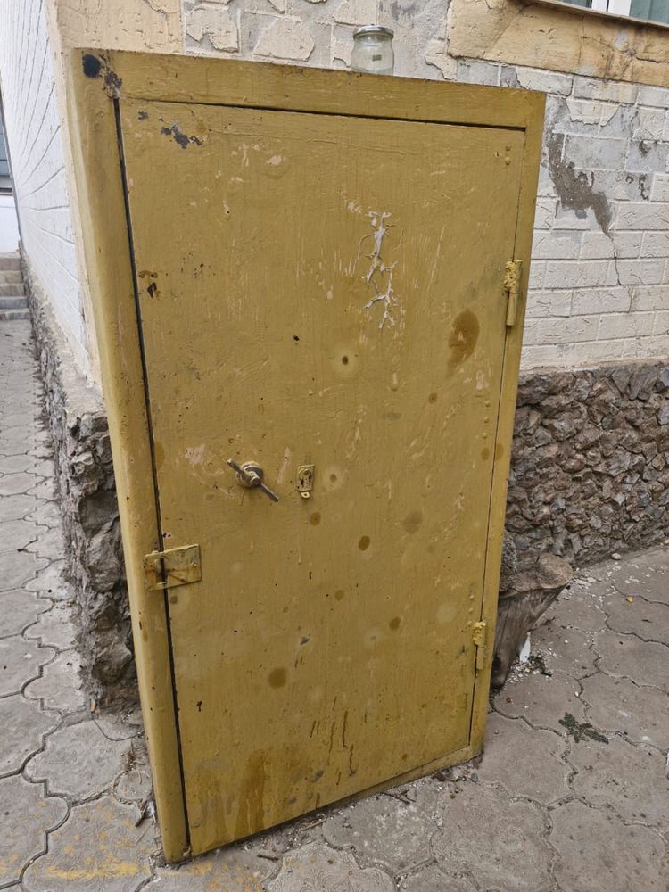 сейф и темір стол