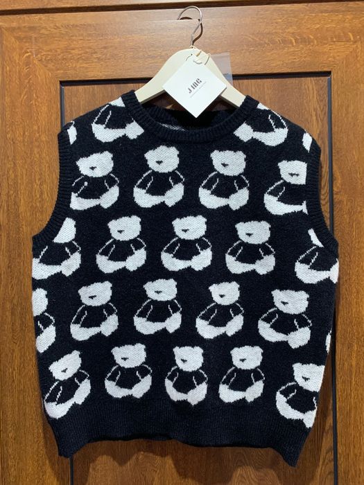 Дамски стилен елек  е нова, топла.