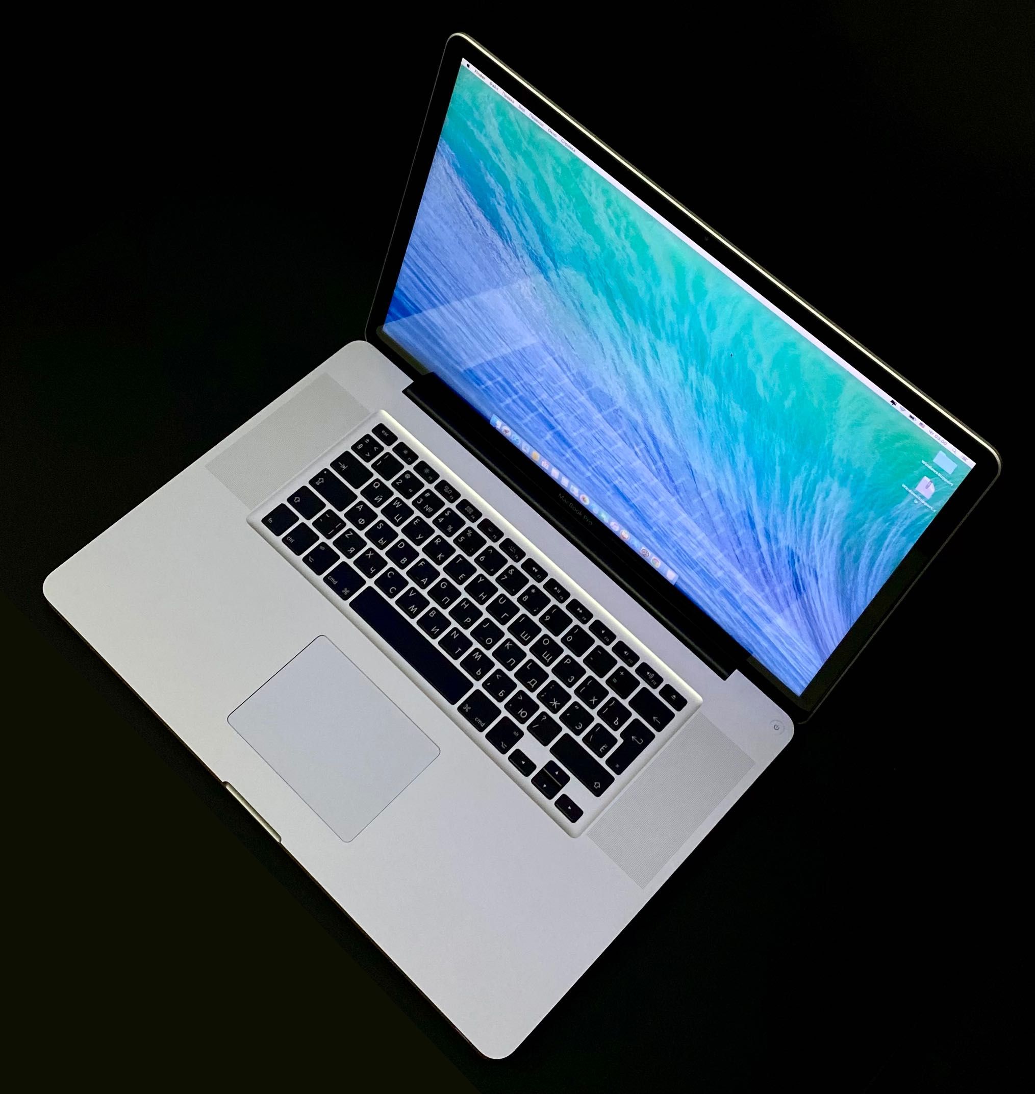 MacBook Pro 17 inch 1 TB SSD 16 GB ОЗУ