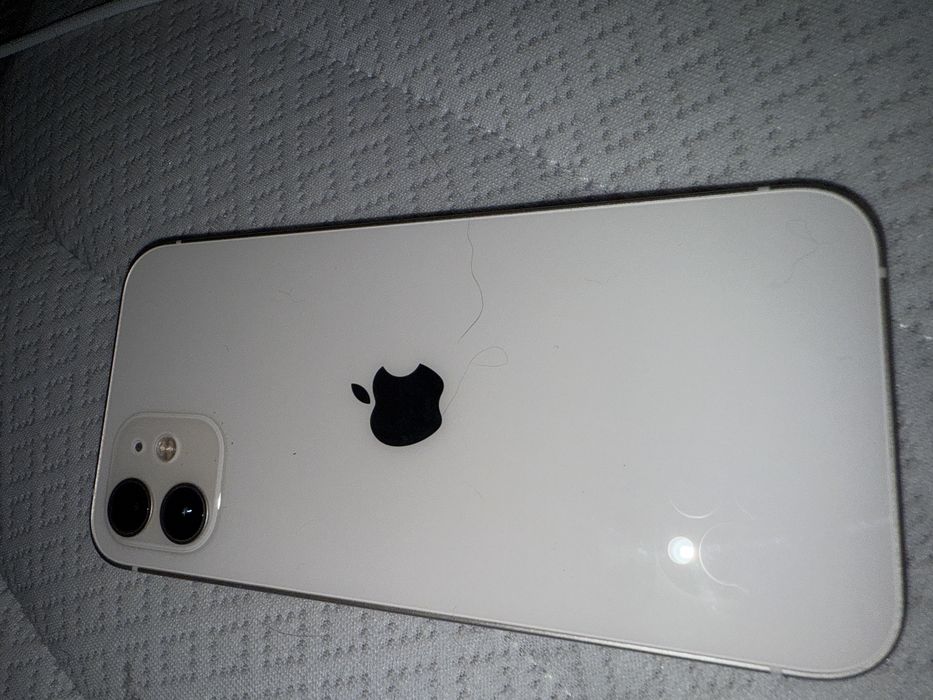 Iphone 12 64GB - white (Цената подлежи на коментар)