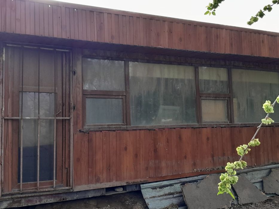 Продам срочно вагончик киоск