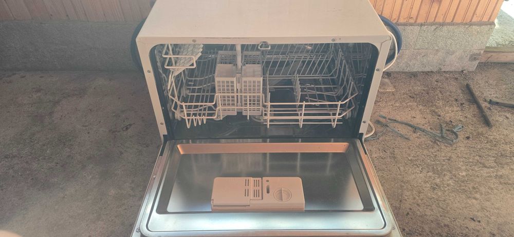 Съдомиялна Midea