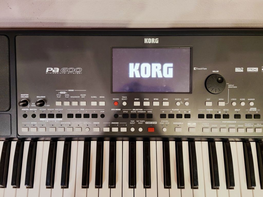 Синтезатор Korg PA 600
