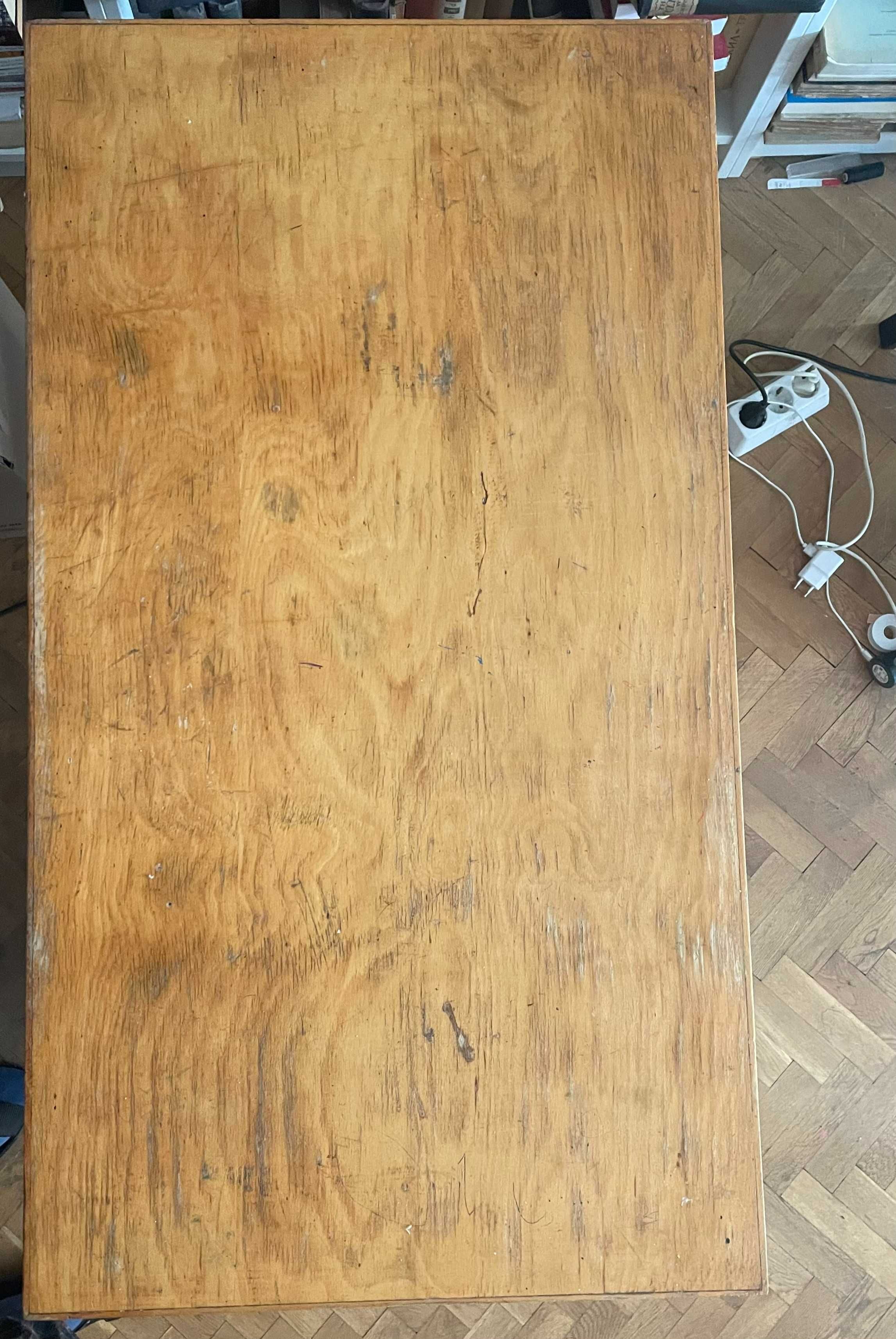 Продава се бюро за реставрация от масивно дърво