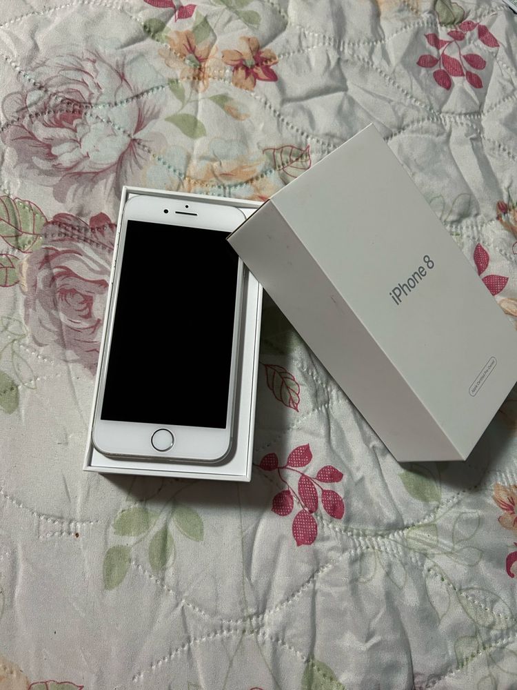 IPhone 8 като чисто нов в добро състояние.
