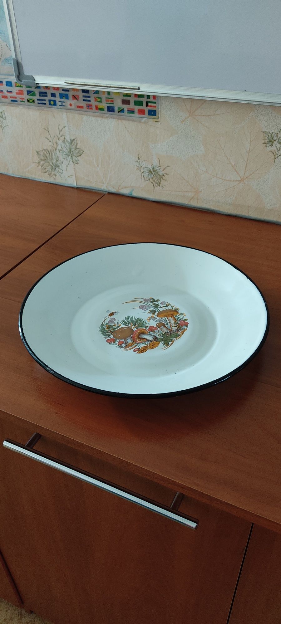 Продам блюдо эмалированное