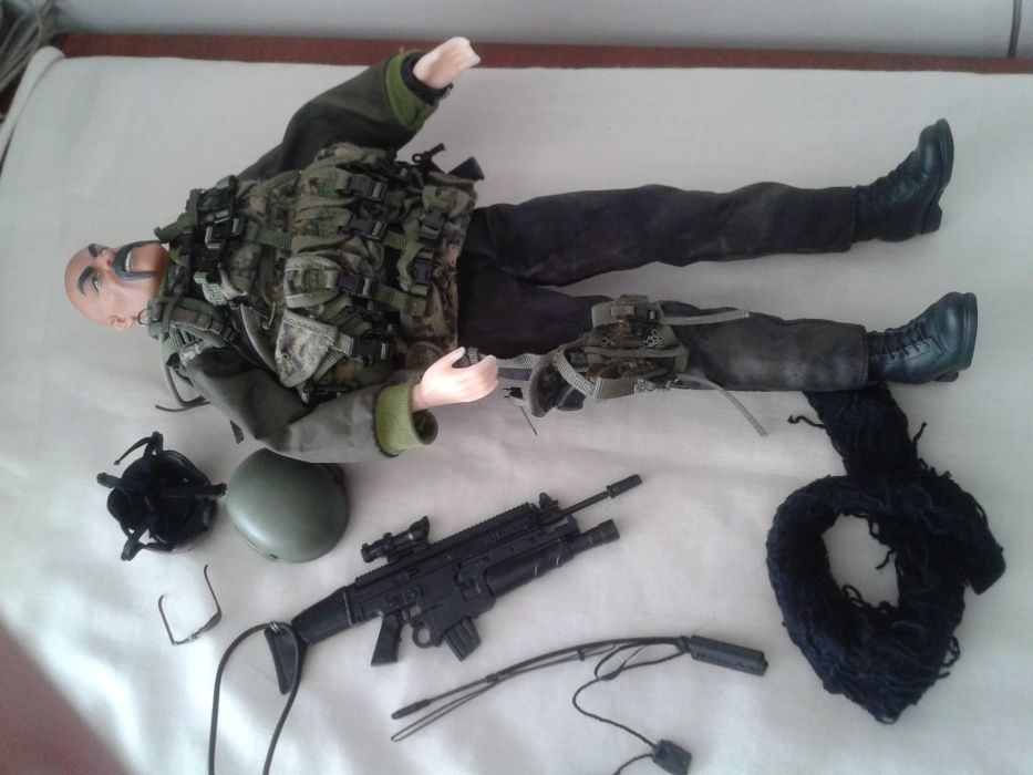 Figurina 1/6 operator black ops cu FN Scar L si accesorii