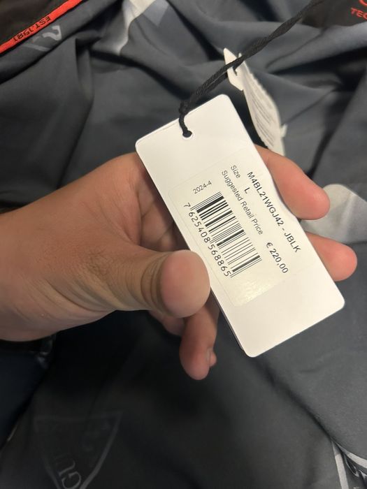 Яке на Gues оргинално