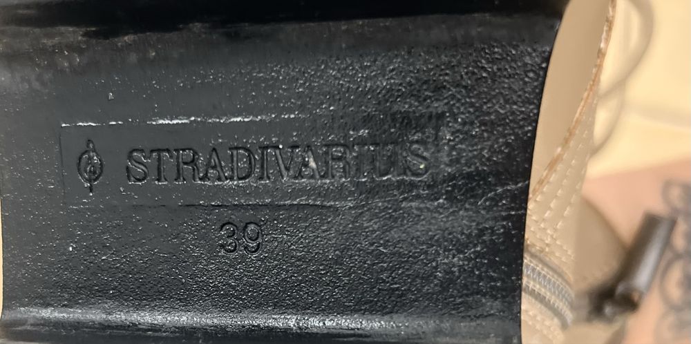 Дамски боти Stradivarius