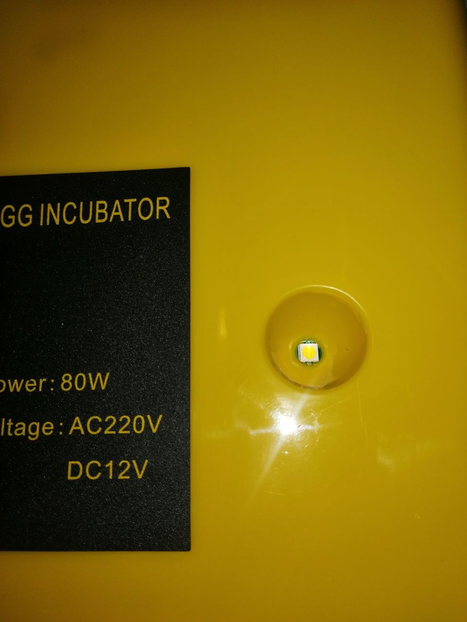 Автоматичен инкубатор с влагомер и двойно захранване 220+12v за 48 яйц