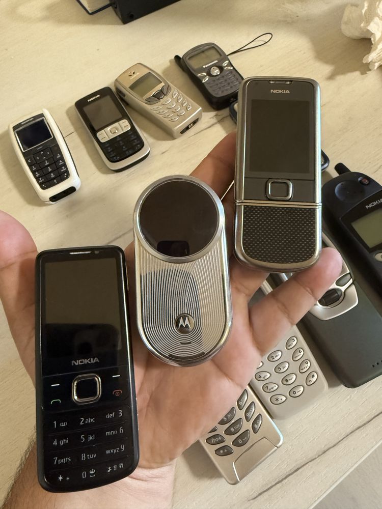Vand telefoane nokia vitage pentru colectie