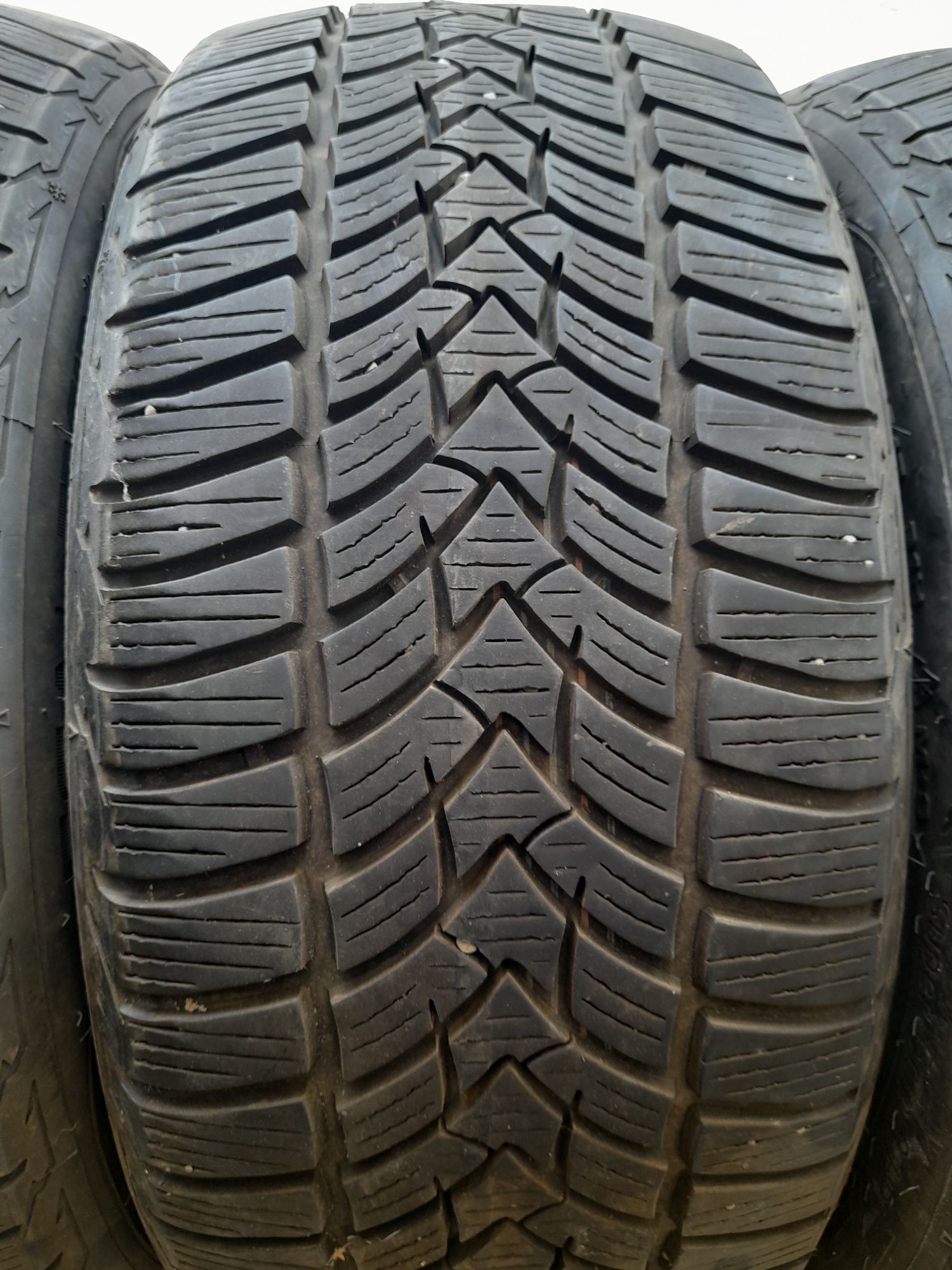 Гуми зимни 225/45 r17