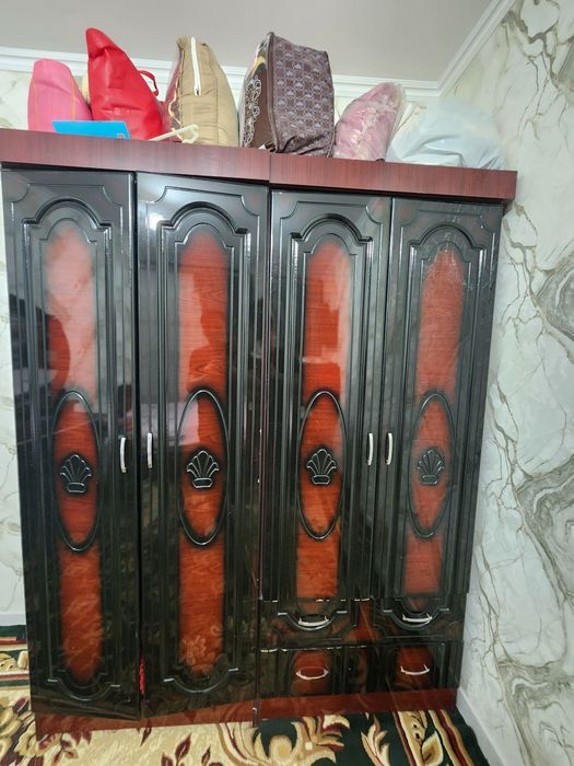 Mebel sotiladi kamplekit tryumo, spalniy, shkaf, tumbalar.