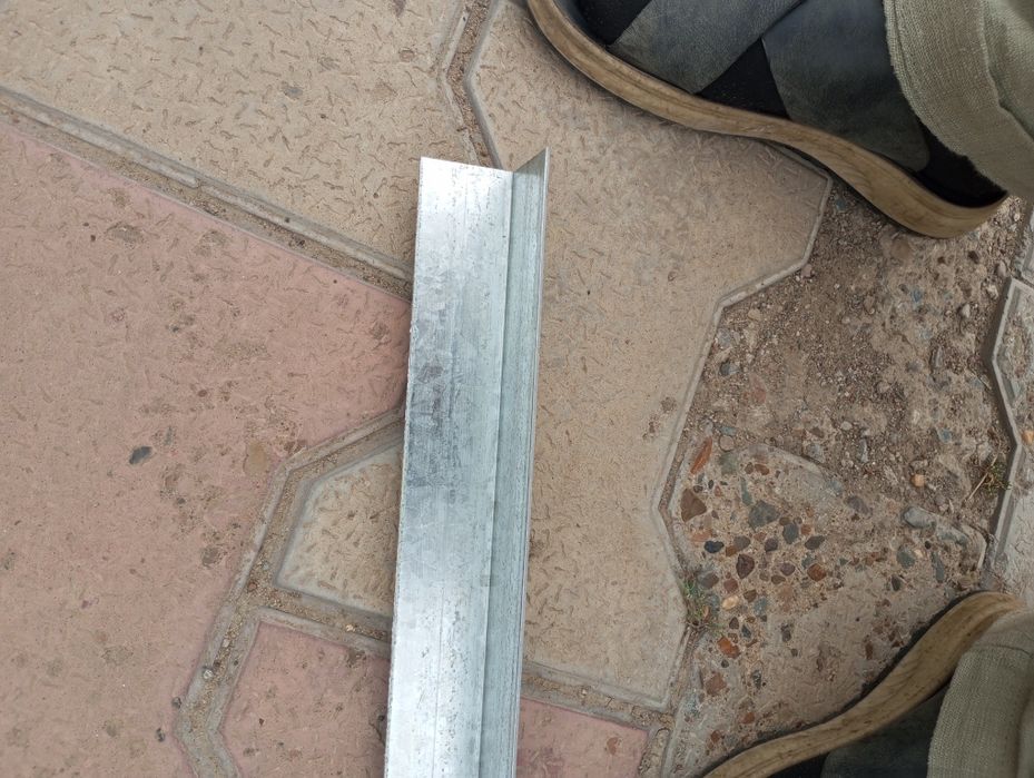 Продам угольники новые