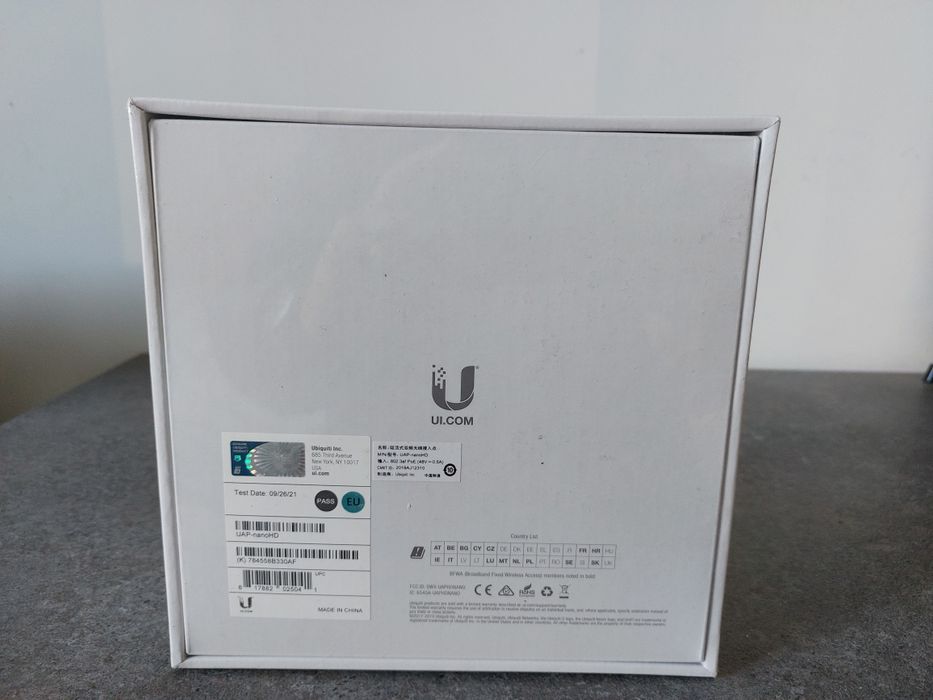 Access Point Ubiquiti UniFi UAP nanoHD MU-MIMO, Wave 2, nou SIGILAT
